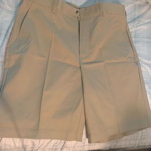 JOS. A. BANK MALE KHAKI SHORTS, Size 33 waist, NWT excellent condition.
